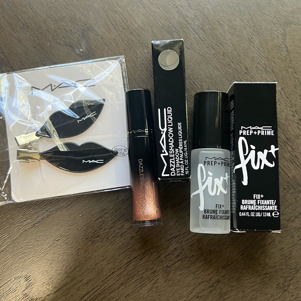 MAC Lip-Shaped Hair Clips & Eye Shadow & Setting spray
